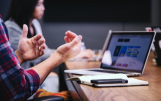 b2b-telemarketing-business-meeting