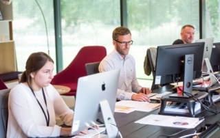 Difference Between a Call Center and Service Desk