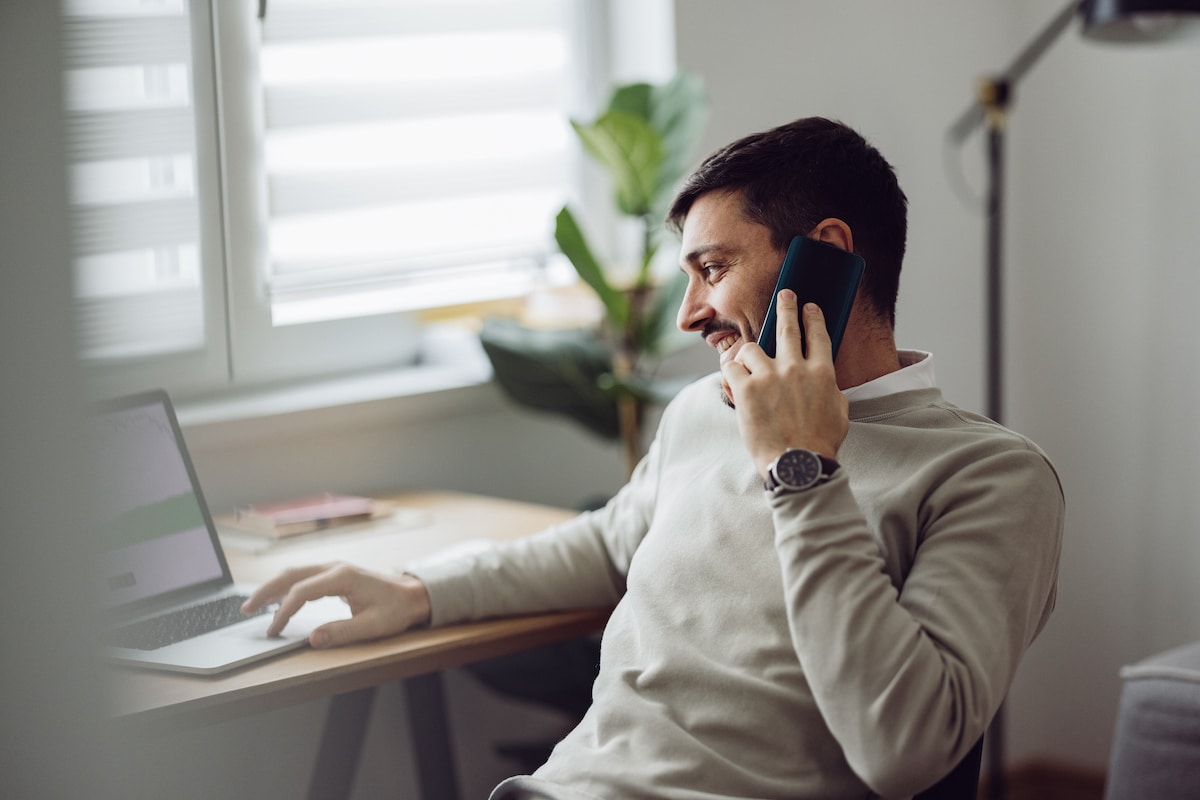 a person working at their desk researching the best way to select a nearshoring company