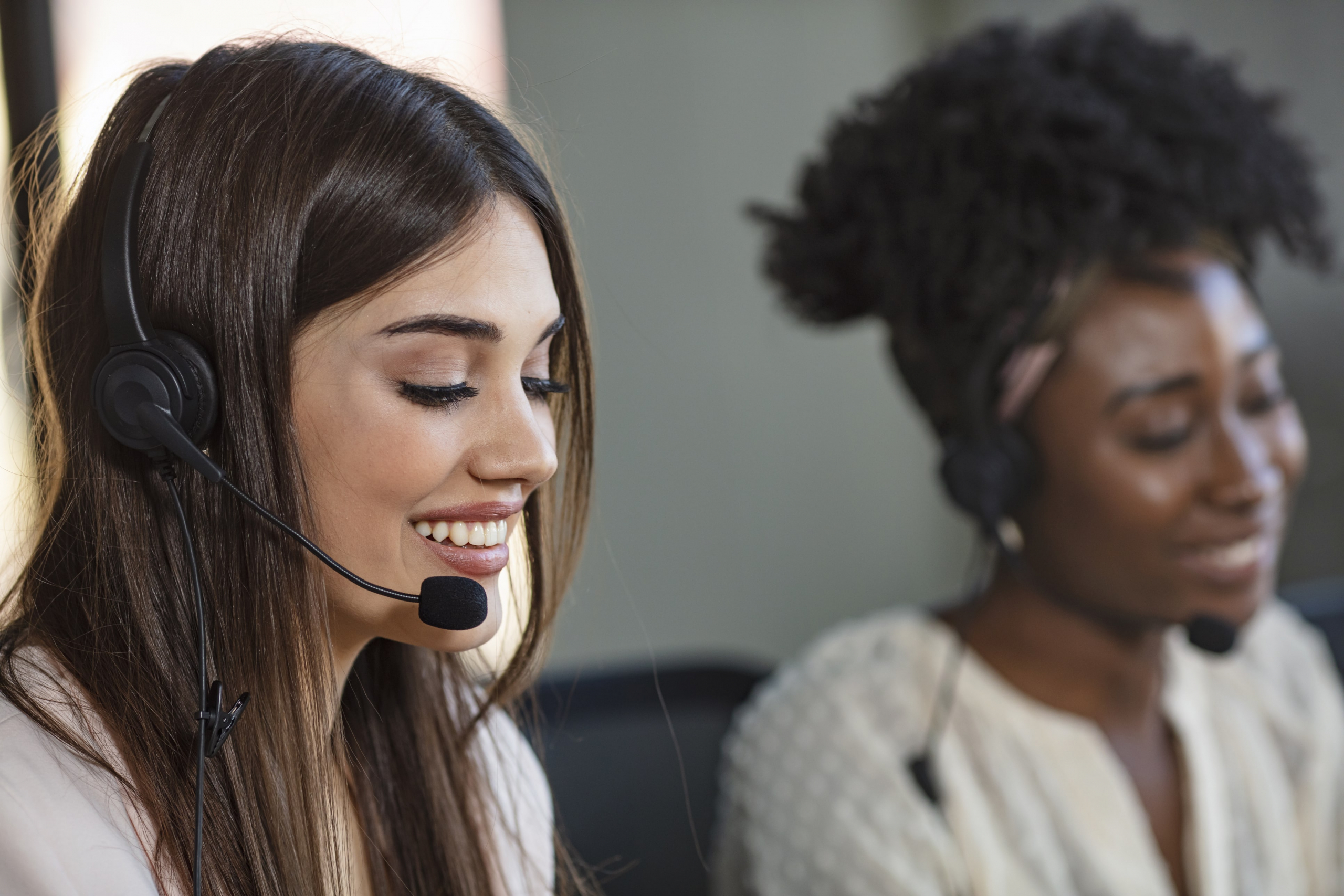 2 female call center answering service agents on the phone.